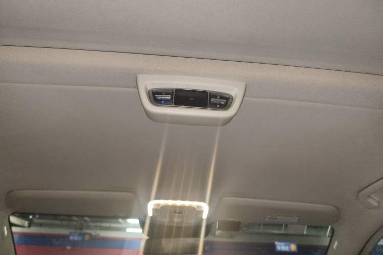 Used Mercedes-Benz V-Class 2016 V 260 L Prestige Extended Edition Headliner