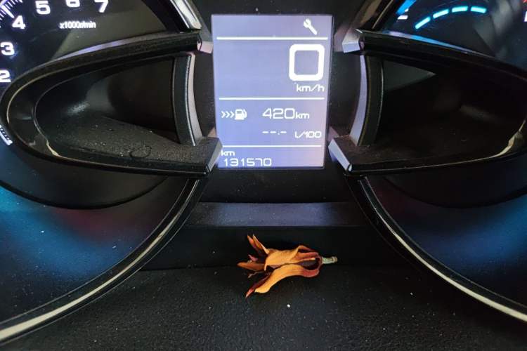 Used Dongfeng Aeolus AX7 2016 2.0L Manual Zhuyue Model Odometer Close Up