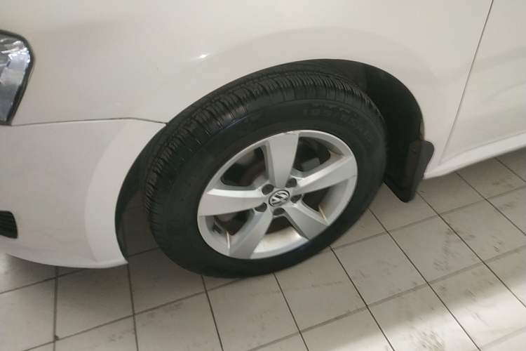 Used Volkswagen Gran Lavida 2013 1.6L Automatic Fashion Model