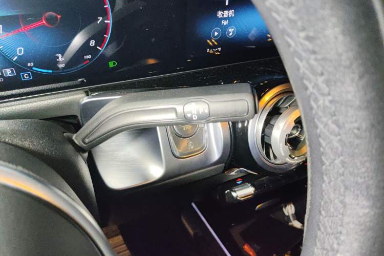 Used Mercedes-Benz GLB 2022 Updated GLB 200 Fashion Edition Gear Lever