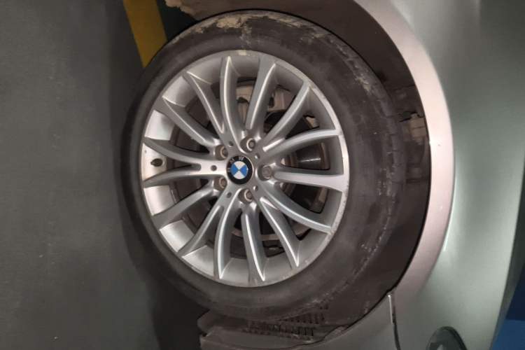 Used BMW 5 Series 2017 525Li Luxury Design Package Right Front Wheel Hub
