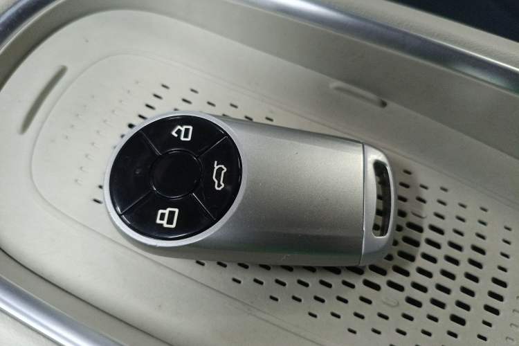 Used ORA Good Cat 2023 401 km Standard Range Luxury Version Ternary Lithium Vehicle Key