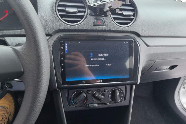 Used Volkswagen Jetta 2015 Value Edition 1.6L Manual Fashionable Style Audio And AC Panel