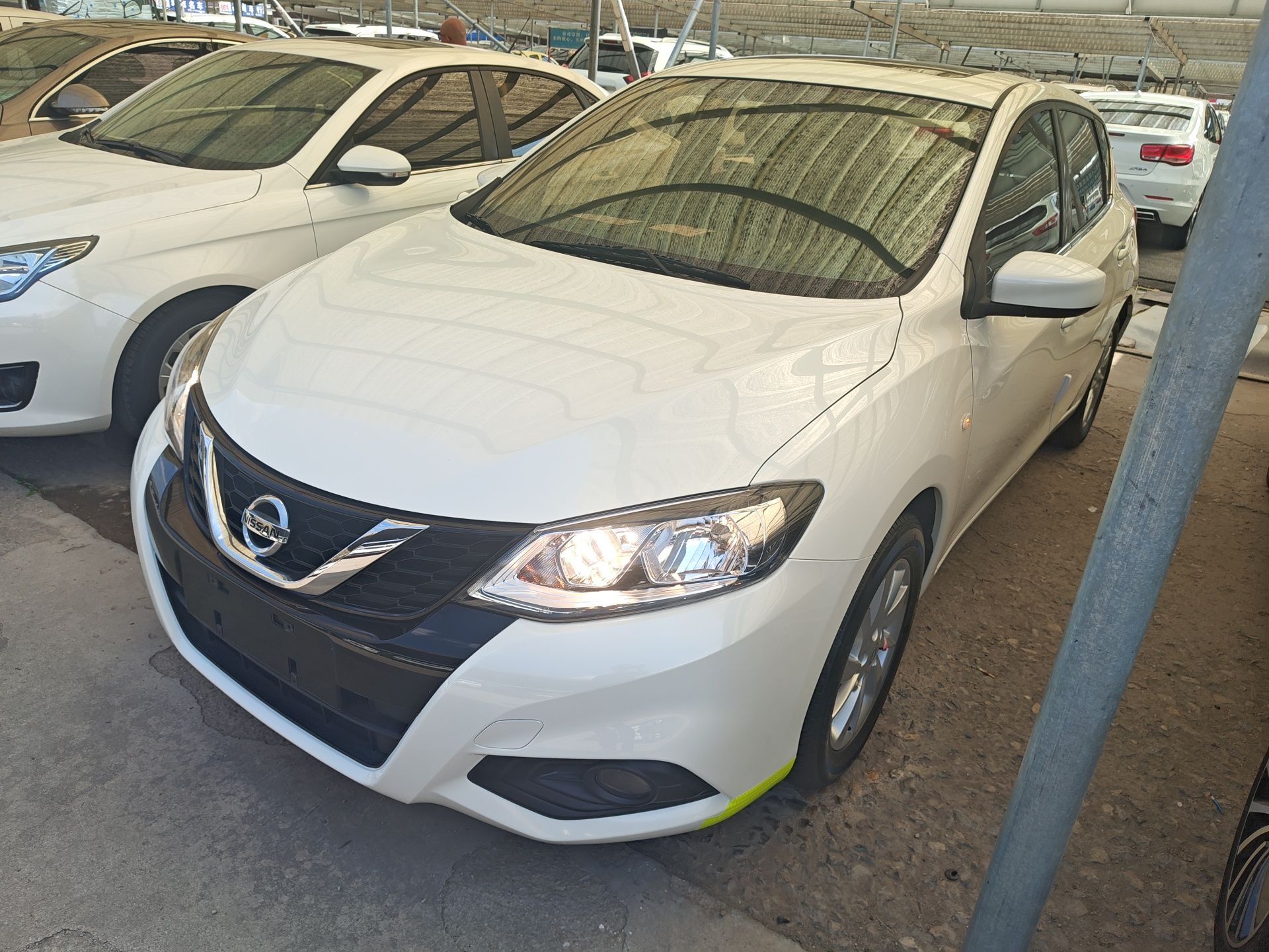 Под передней частью автомобиля