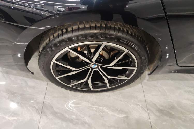 Used BMW 5 Series 2022 Revised Version 3 530Li Luxury Edition M Sport Package Right Rear Wheel Hub