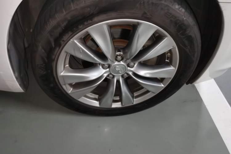 Used Infiniti Q70 2013 Q70L 2.5L Elegance Edition Right Front Wheel Hub
