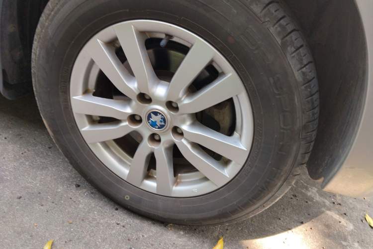 Used Venucia T70 2015 2.0L CVT Smart Choice Edition
