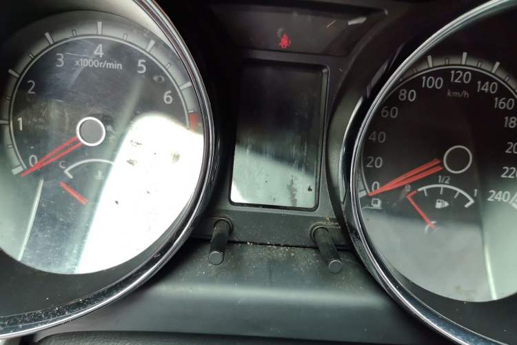 Used Venucia T70 2015 1.6L Manual Ruixing Edition Odometer Close Up