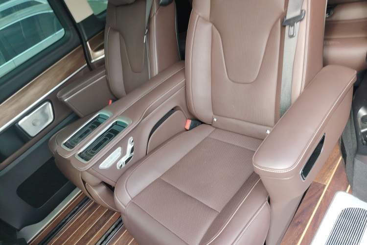 Used Mercedes-Benz V-Class 2022 V 260 L Long-wheelbase Luxury Edition Left Rear Seat