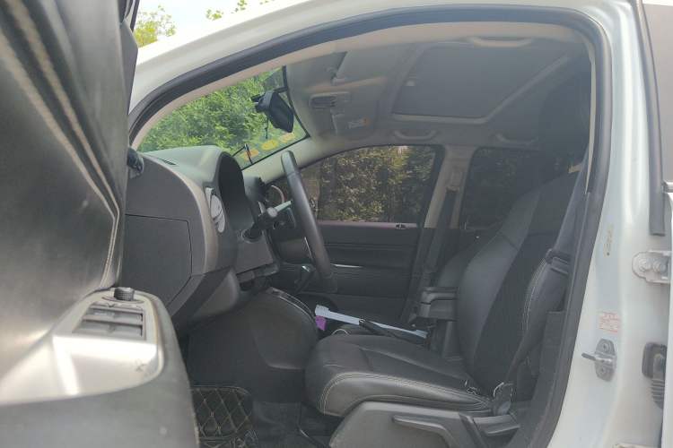 Used Jeep Compass 2014 2.4L four-wheel drive sport version Left Front Seat