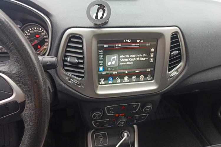 Used Jeep Compass 2017 200T Automatic Family Edition Audio And AC Panel