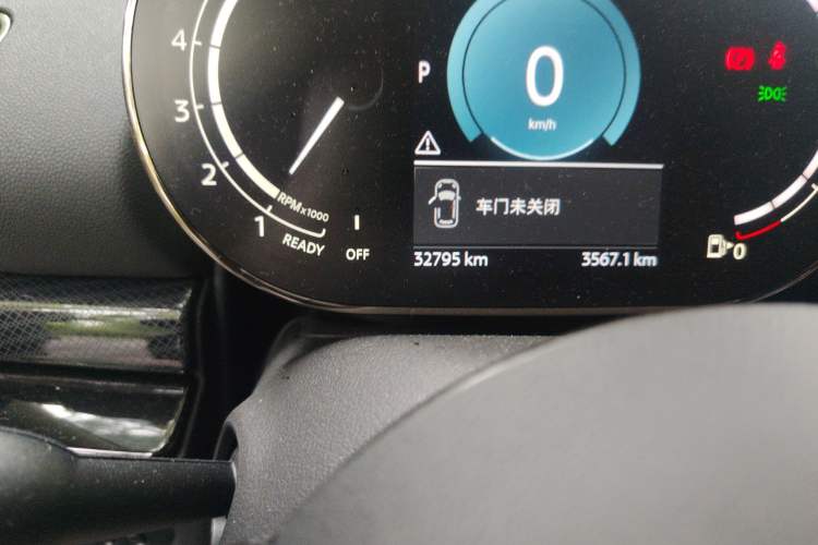 Used MINI Clubman 2021 2.0T COOPER S Odometer Close Up