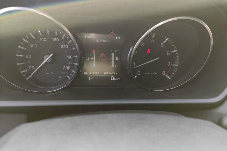 Used Land Rover Range Sport 2014 3.0 SC V6 HSE Odometer Close Up