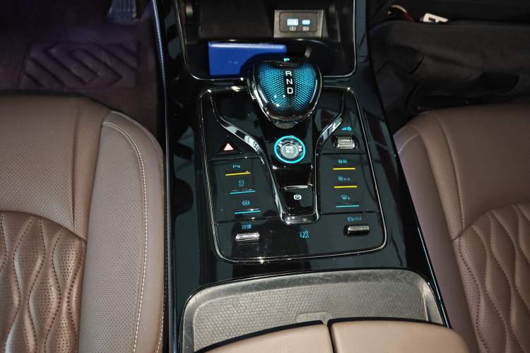 Used BYD Han 2023 EV Champion Edition 605KM Front-Drive Premium Model Gear Lever