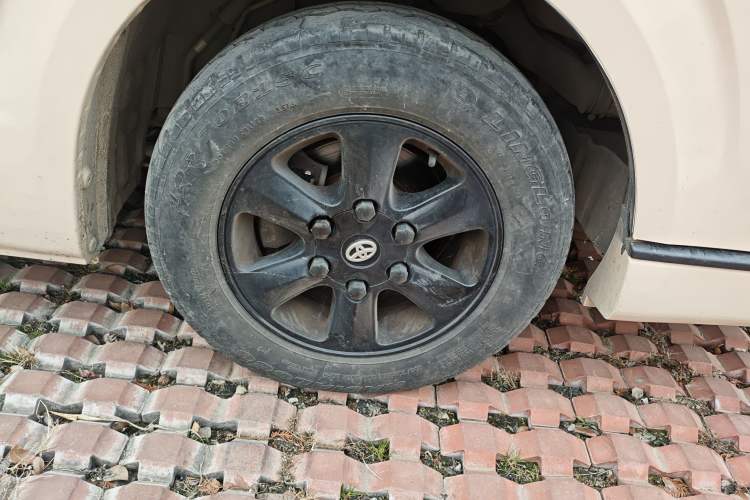 Used Jinbei Hiace 2014 2.0L Luxury Version V19 Right Front Wheel Hub