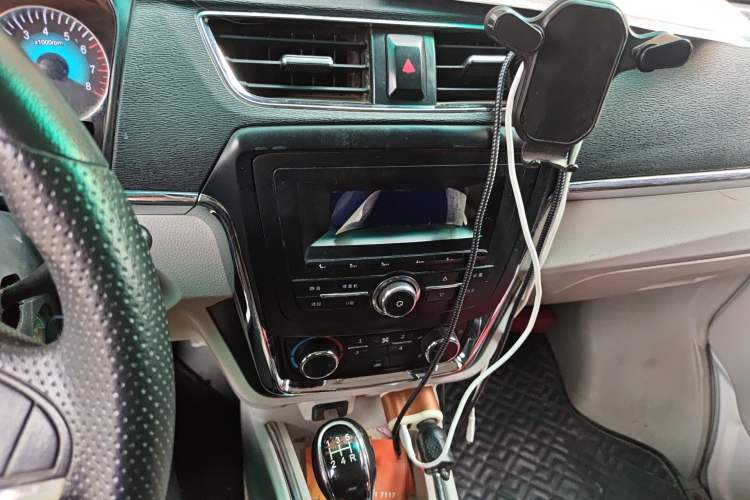 Used Jinbei New Hiace X30L 2021 1.5L Wealth Edition Bus Non-Air-Conditioned China VI Standard SWC15M
