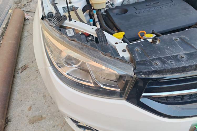 Used Chery Tiggo 3 2016 1.6L Manual ZhiShang Edition Right Front Headlight