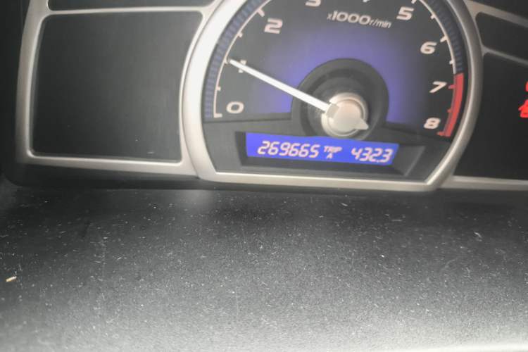 Used Honda Civic 2006 1.8L Manual Luxury Edition Odometer Close Up