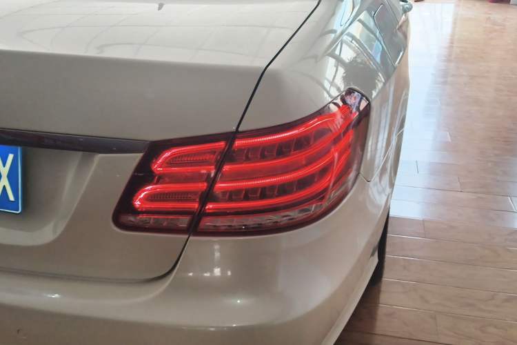 Used Mercedes-Benz E-Class 2015 Revised E 260 L Sporty and Stylish Edition Right Rear Taillight