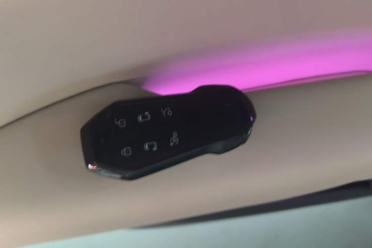 Used XPeng X9 2025 740 Ultra-Long Range Max
