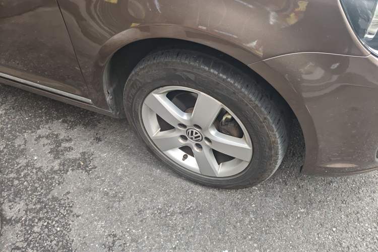 Used Volkswagen Touran 2011 1.4T Manual Zhiya Edition 5 Seats Right Front Wheel Hub