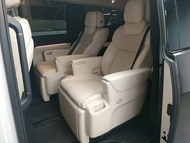 Used Li Auto MEGA 2025 Home Family Special Edition — 16