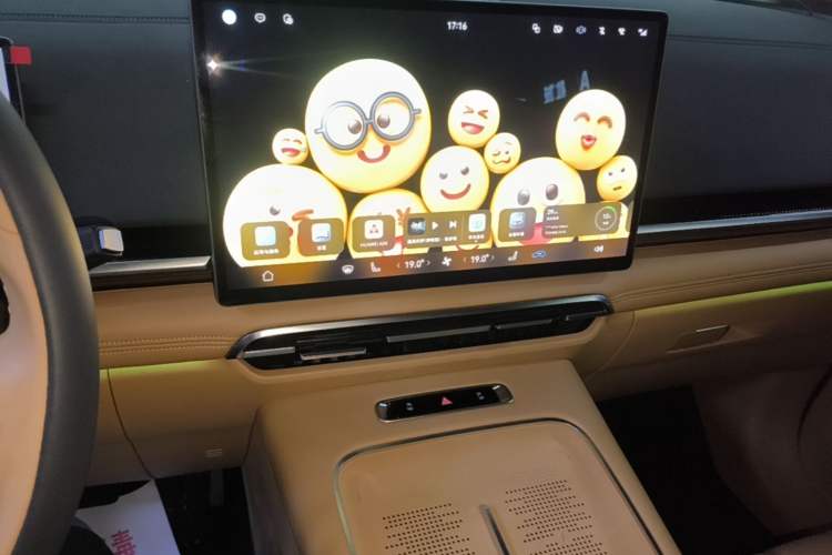 Used VOYAH Dream 2025 PHEV Four-Wheel-Drive Flagship Version – Qiankun Edition Audio And AC Panel