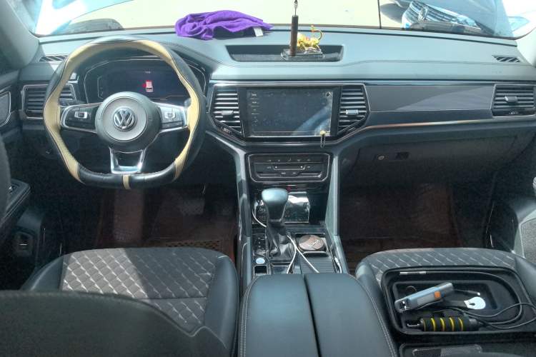 Used Volkswagen Teramont X 2020 Facelifted 330TSI Two-Wheel-Drive Luxury Edition Center Console