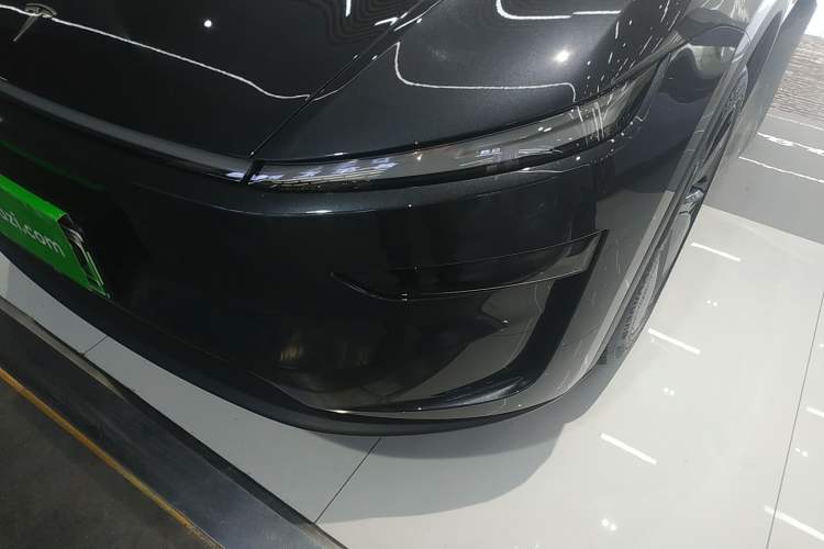 Used Tesla Model Y 2025 Long-Range All-Wheel-Drive Version
