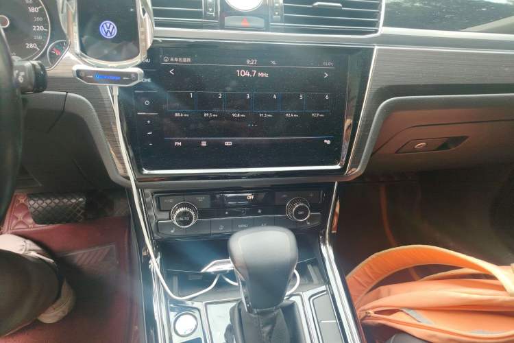 Used Volkswagen Phideon 2018 Revised Version 380TSI Two-Wheel Drive Luxury Edition Audio And AC Panel