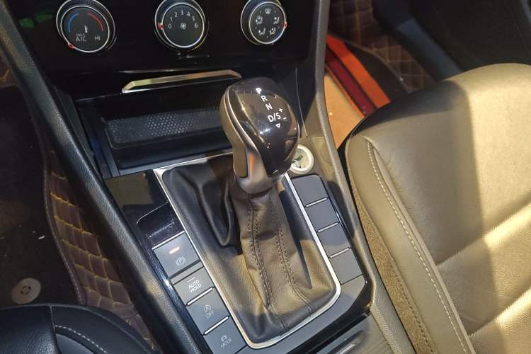 Used Volkswagen Sagitar 2019 280TSI DSG Comfort Version China V Standard Gear Lever