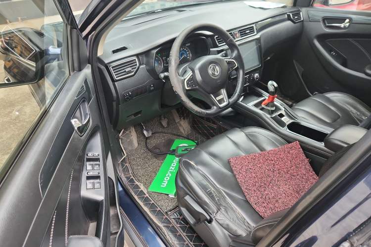 Used Dongfeng Fengon 580 2016 1.5T Manual Luxury Edition Driver Seat