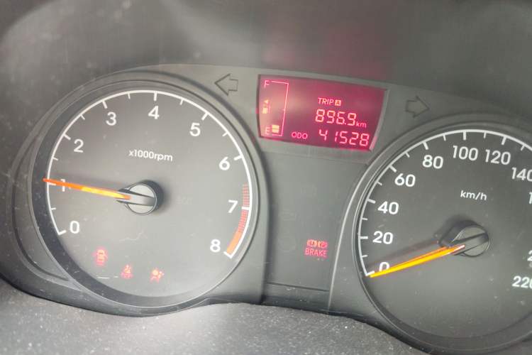 Used Hyundai Verna Ray 2014 1.4L Manual GL Odometer Close Up