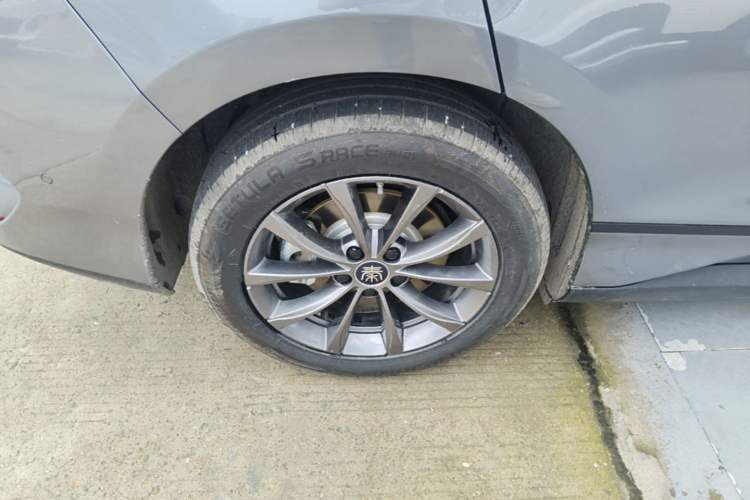 Used BYD Qin L 2025 EV 470KM Leading Edition Right Rear Wheel Hub