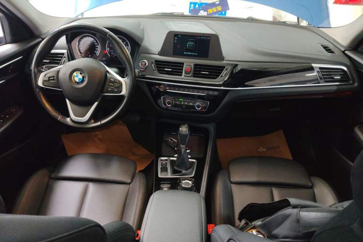 Used BMW 1 Series 2018 118i Sport Edition Center Console