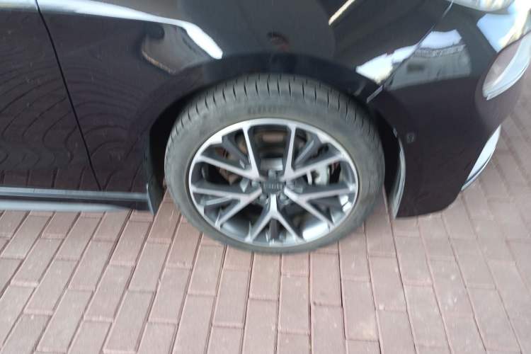 Used Lynk & Co 03 2022 2.0TD DCT JingPro Right Front Wheel Hub