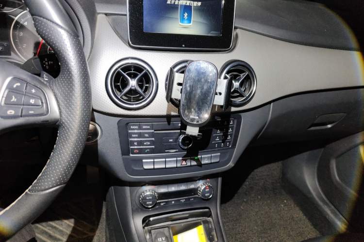 Used Mercedes-Benz B-Class 2016 B 200 Exclusive Edition Audio And AC Panel