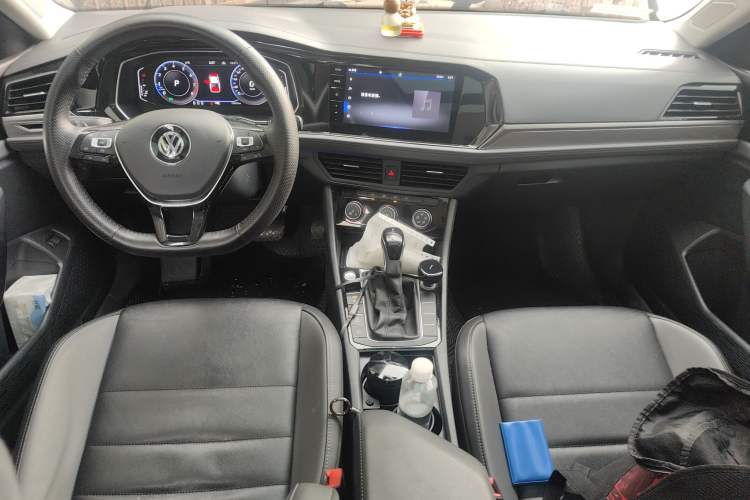 Used Volkswagen Sagitar 2020 200TSI DSG Comfort Version China VI Standard Center Console