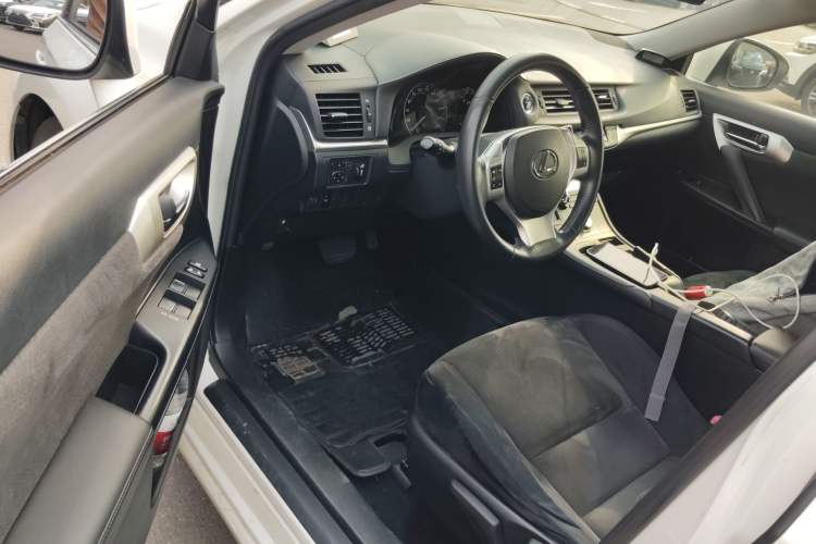 Used Lexus CT 2013 CT200h Elite Edition Driver Seat