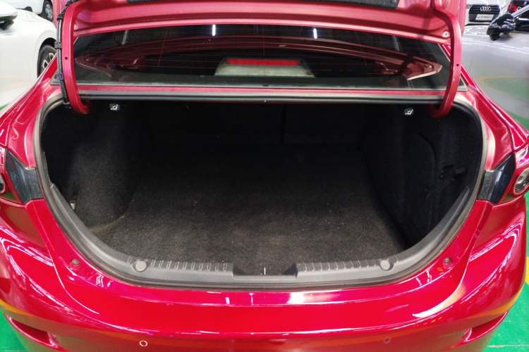 Used Mazda 3 Axela 2017 Sedan 1.5L Automatic Luxury Model Emission Standard China V Trunk