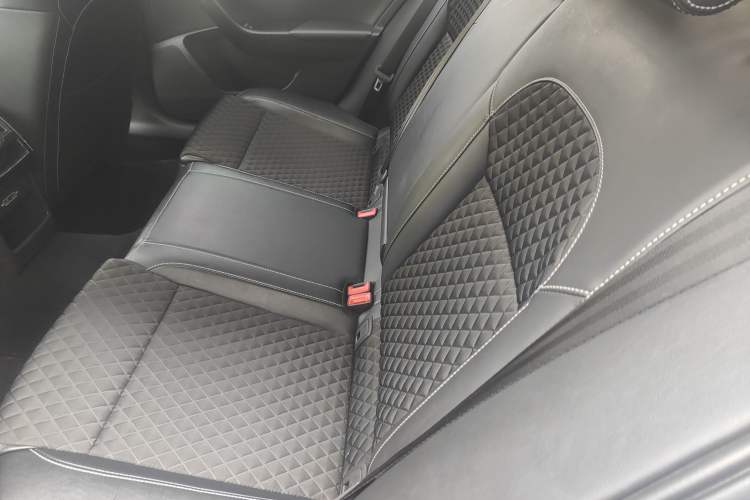 Used Skoda Superb 2018 TSI330 DSG Comfort Edition China VI Standard Left Rear Seat