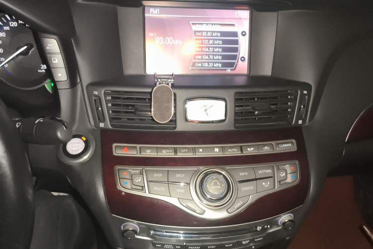 Used Infiniti Q70 2013 Q70L 2.5L Elegance Edition
