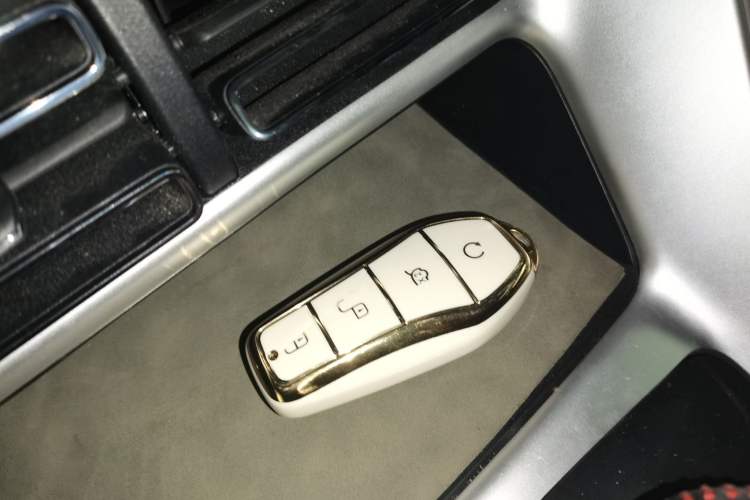 Used BYD Song Pro New Energy 2024 HONOR Edition DM-i 71KM Navigation Model Interior 1