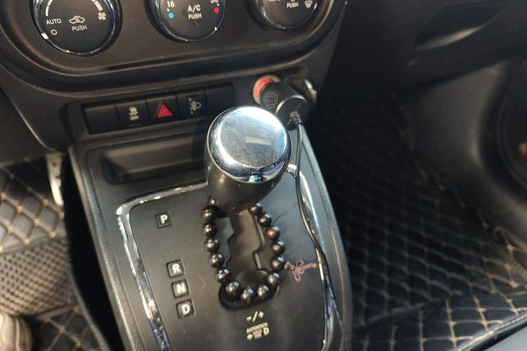 Used Jeep Patriot 2014 2.4L Sport Edition Gear Lever