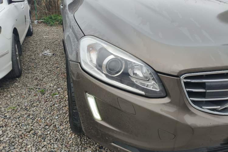 Used Volvo XC60 2015 T5 AWD Smart Drive Edition Right Front Headlight