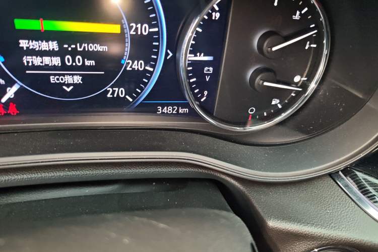 Used Buick Regal 2024 28T Luxury Edition Odometer Close Up