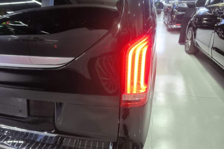 Used Mercedes-Benz V-Class 2021 V 260 L Long Wheelbase Prestige Edition Exterior 3