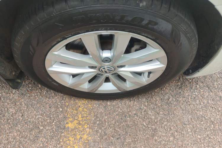 Used Volkswagen Touran 2018 Volkswagen Touran L 280TSI DSG Comfort Edition 7 Seats China V Emission Standard Right Front Wheel Hub