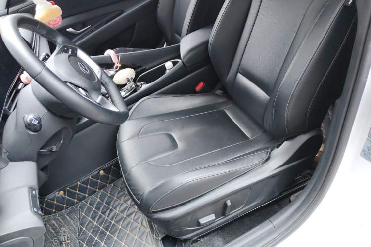 Used Hyundai Elantra 2022 1.5L CVT LUX Prestige Edition
