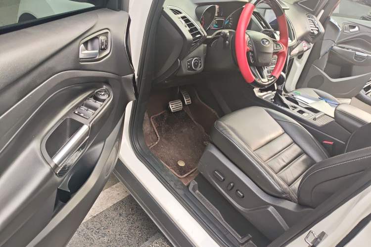 Used Ford Kuga 2017 EcoBoost 245 Four-Wheel Drive Titanium Edition Driver Seat